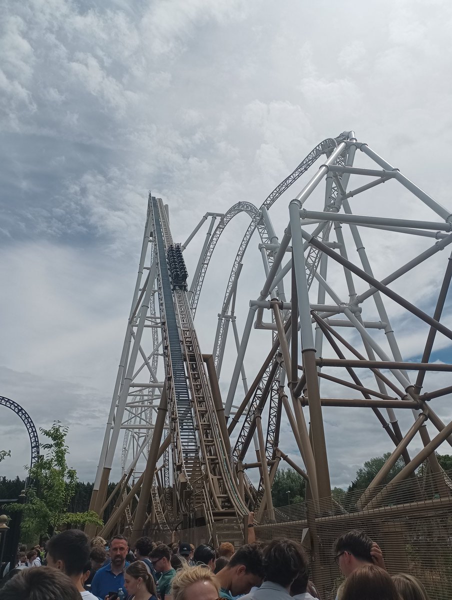 tweetKAustin's tweet photo. When you indulge your husband for his birthday @THORPEPARK it's rollercoaster 🎢 time!!! Tomorrow is fast pass and more coasters 😁 https://t.co/BNOvQKHoMo