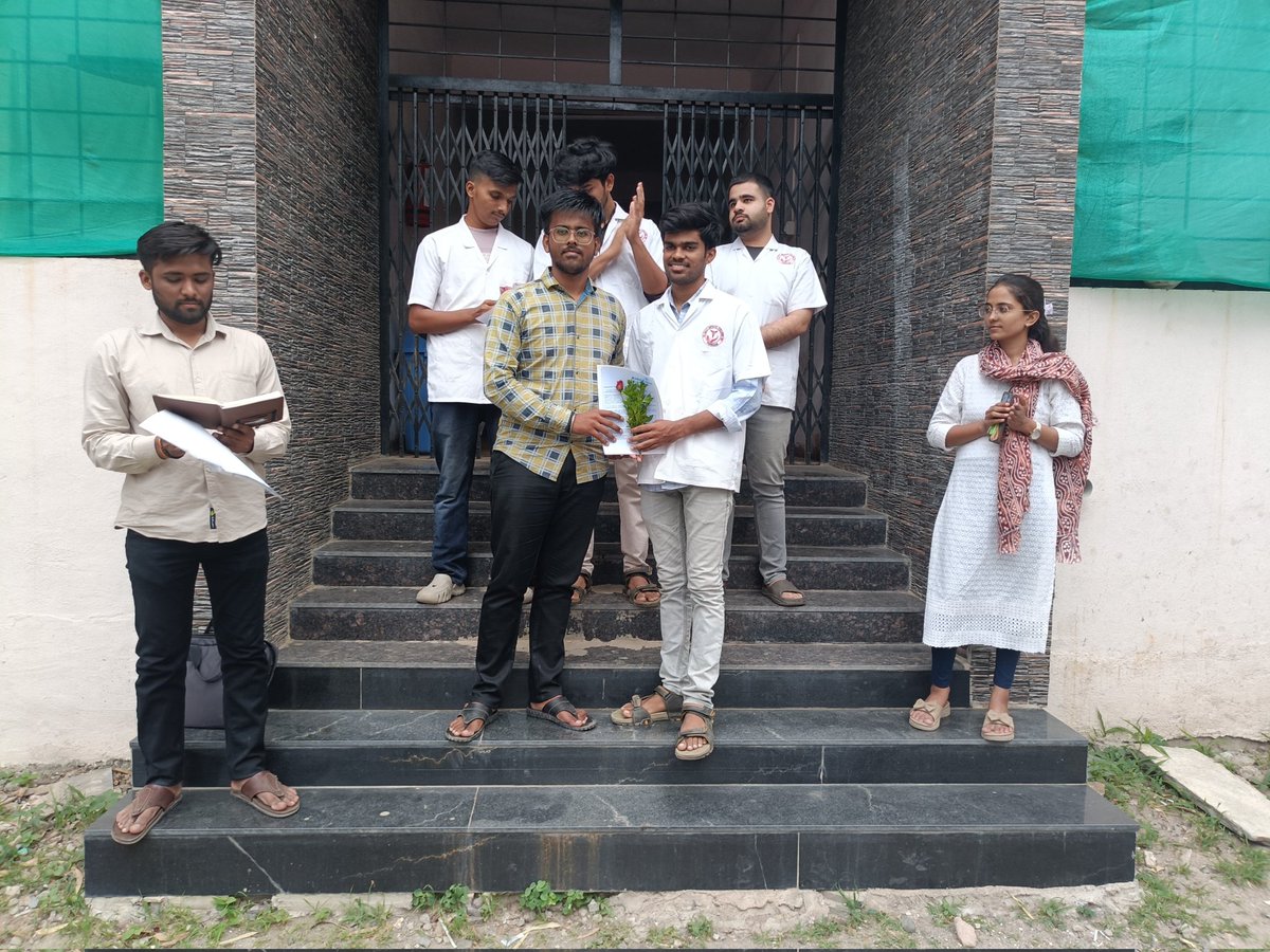abvpparbhani's tweet photo. यावेळी मेडिव्हिजन प्रांत सह संयोजक ललित सोनार, प्रदेश सहमंत्री सुशांत एकोर्गे, प्रांत समितीचे सदस्य ओम टेकाळे , सेजल काळे उपस्थित होते. https://t.co/XnOnN0140W