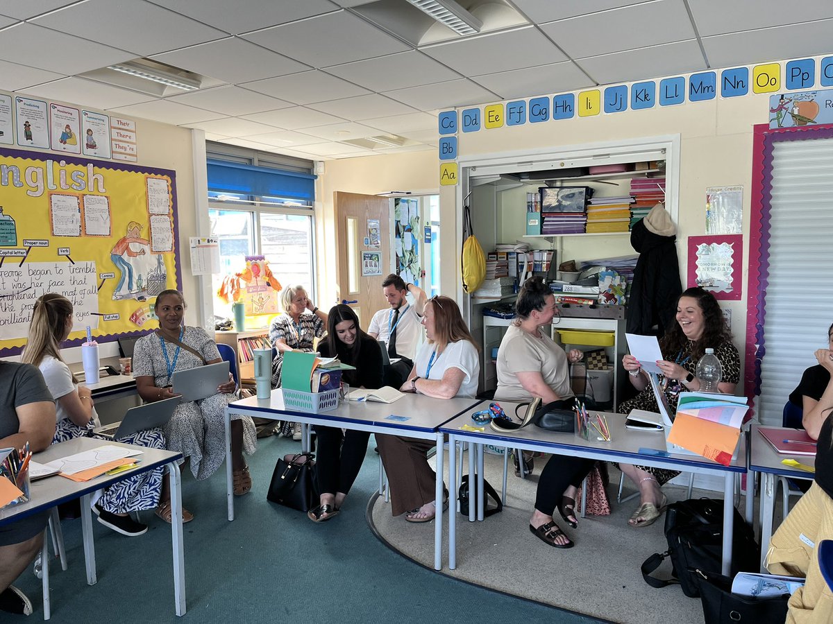 CatherineRusht2's tweet image. Thoughtful, receptive, engaged✈️
Group rehearsal in flight at @AcademyTrust Kingsmoor!

Using the ‘Right is Right’ technique, rehearsing how to respond when answers are nearly there—but not quite.
Group rehearsal energises PD! 

#TransformingPD