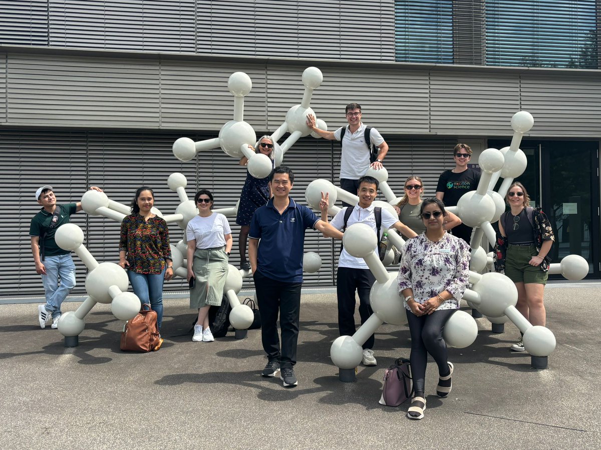 FrancesBiophys's tweet image. Aussie Lindau #lino2025 delegates doing #chemistry in Berlin via Humboldt-Universität zu Berlin and Brandenburger Tor on our way to Freie Universität Berlin @FU_Berlin, where we were hosted by Prof. Joachim Heberle, molecular #biophysics lab.