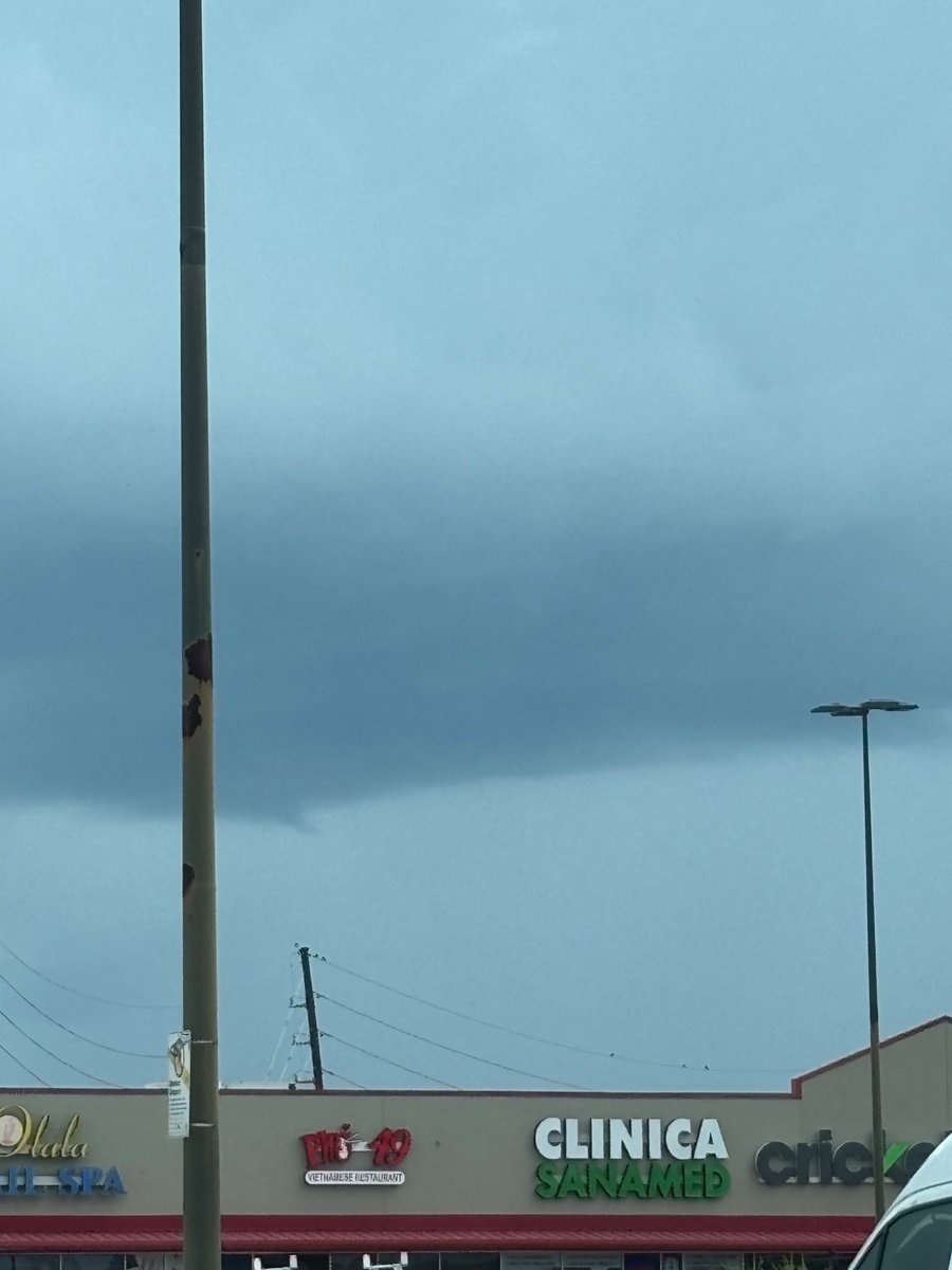 _TwistedNature's tweet image. Possible Funnel Cloud from SW Harris County looking in the direction of a cell in Fort Bend County TX. #txwx  #houwx @NWSHouston