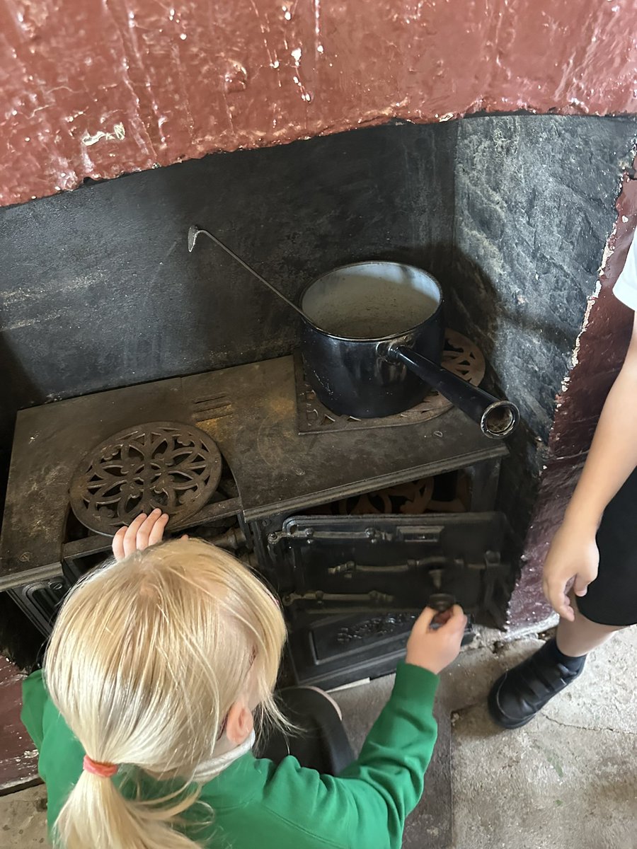 Year 4 stepped back in time at the <a href="/RaggedSchool/">Ragged School Museum</a> Museum, experiencing life in a #Victorian school! They discovered what lessons were like and how childhood in the #past was so different to today. 🏫🗝️📜🖋️#VictorianSchoolDay #History
