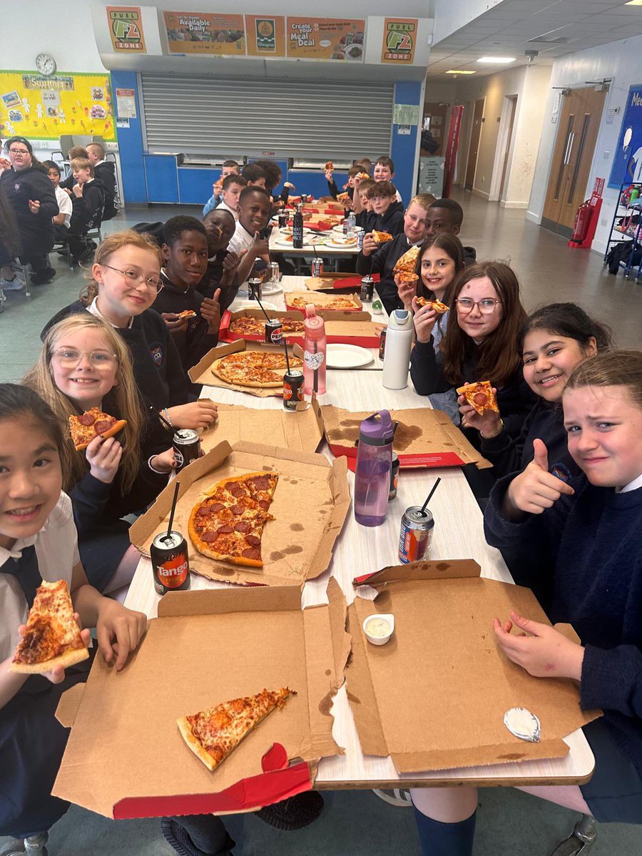 P7 had a super afternoon at their end of year Pizza Party! 🍕 Thank you to the very kind parents who organised and paid for this. The children had a great time! 👏🏻👏🏻