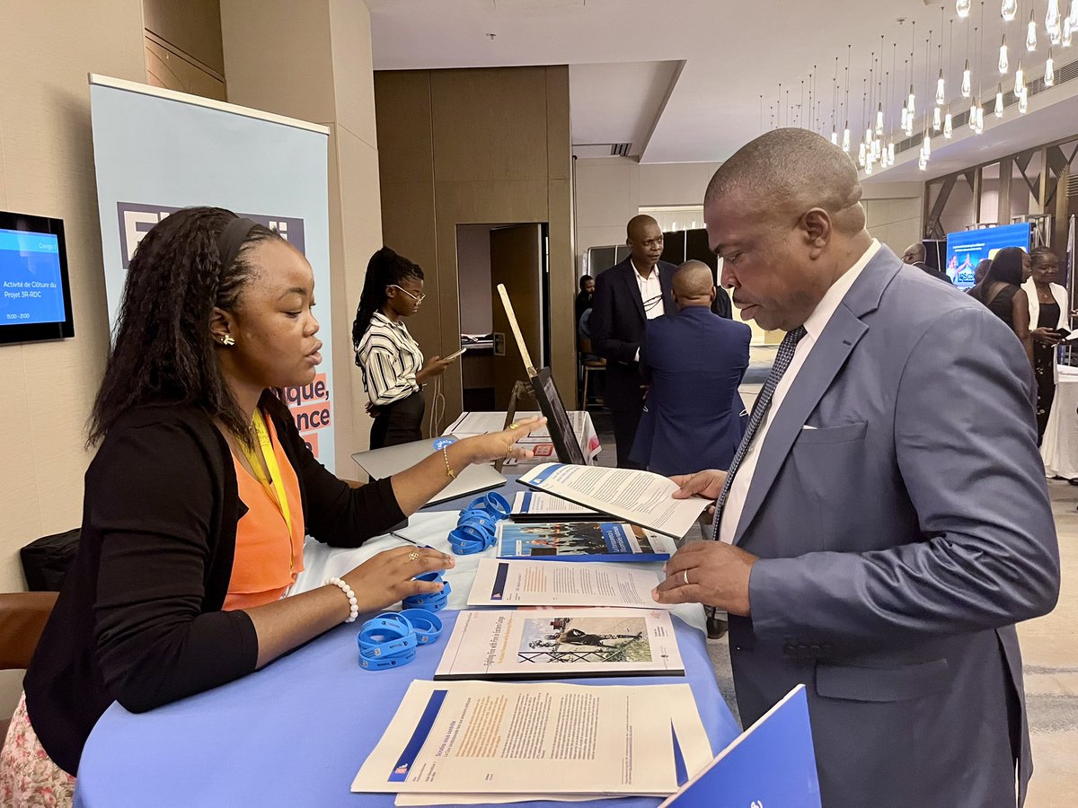 Joakim Vaverka, <a href="/SweAmbDRC/">Ambassadeur de Suède en RDC Joakim Vaverka</a>, nous a honorés de sa visite sur notre stand. 

👥 Plusieurs autres participants sont également venus découvrir notre travail, notamment notre outil #CivicTech <a href="/talatalardc/">Talatala</a>. #3RRDC #RDC