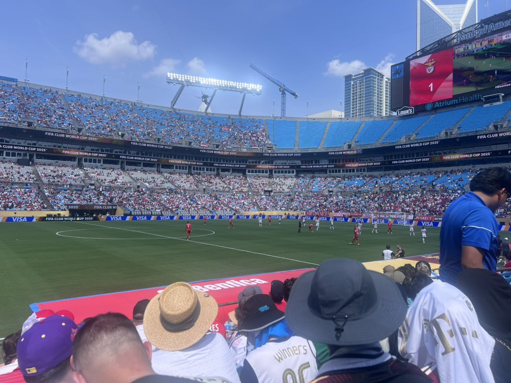 dan_helotie's tweet image. Bucket list Item #329:
See Bayern Munich ✅
It’s freakin’ hot!