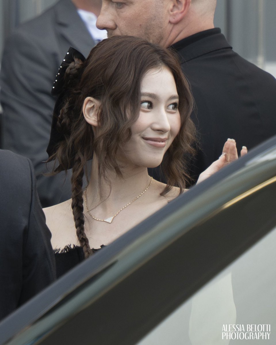 ViewoftheArts's tweet image. Sana Minatozaki, also known as Sana is a Japanese singer based in South Korea. She is a beloved member of the globally popular girl group @JYPETWICE
Sana recently made an appearance at the PRADA show during Milan Fashion Week.
📸 Images © Alessia BELOTTI for View of the Arts…