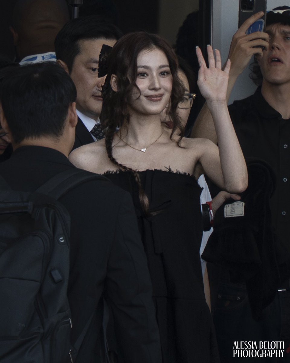ViewoftheArts's tweet image. Sana Minatozaki, also known as Sana is a Japanese singer based in South Korea. She is a beloved member of the globally popular girl group @JYPETWICE
Sana recently made an appearance at the PRADA show during Milan Fashion Week.
📸 Images © Alessia BELOTTI for View of the Arts…
