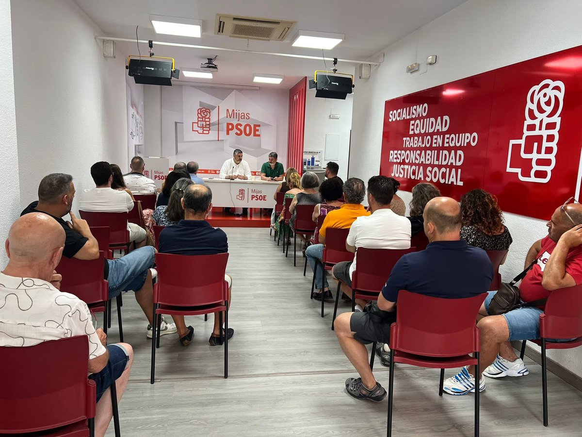 🗣️ Reunión informativa con la militancia del <a href="/MijasPSOE/">PSOE Mijas</a> 

Junto a compañeros y compañeras de la agrupación, esta tarde hemos abordado la actualidad política y las líneas de trabajo que estamos desarrollando a nivel local para seguir defendiendo los intereses de todos los mijeñ<a href="/s/">『S』</a>