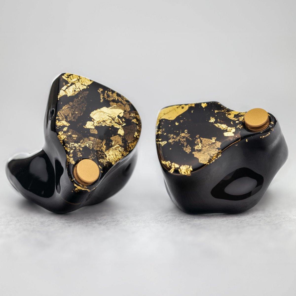 Our m12 Apex modules (-12db attenuation) are one of four available options for our custom in-ears. Manufactured with a gold finish, they hone both the look and sound of your IEMs.