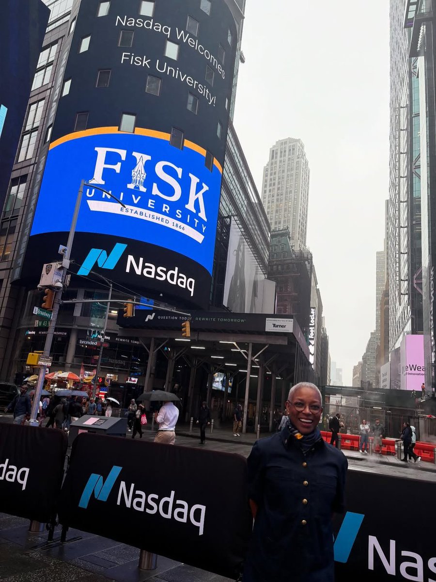 HBCUBuzz's tweet image. 🏛️📈 Fisk University President Dr. Agenia Clark and VP of Development &amp;amp; Alumni Affairs Crystal Evans are in New York for a special engagement at @NASDAQ. 💙 #FiskForever #FiskUniversity #NASDAQ #HBCU #HBCUBuzz