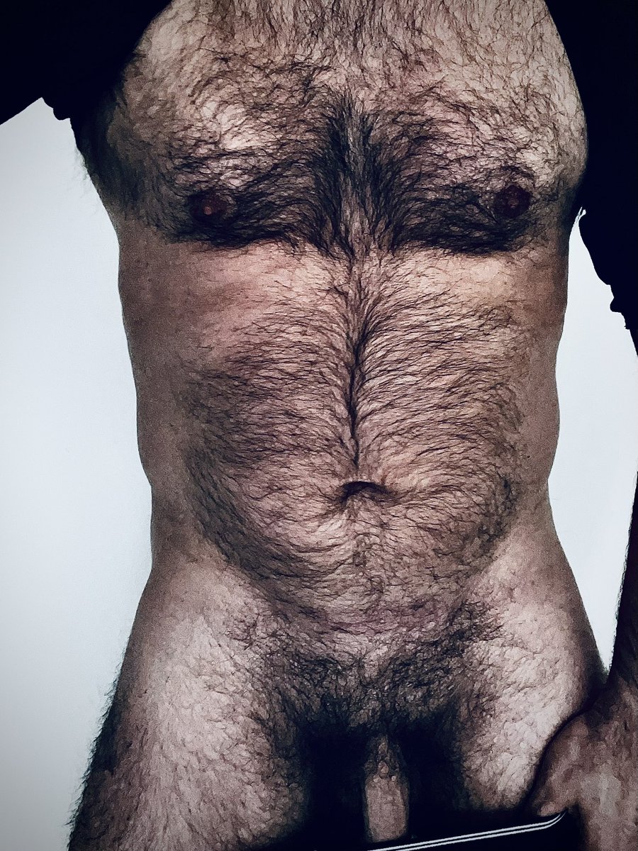 Happy #TitsoutTuesday 🙌 work done for the day, home and ready for my run ✅ Hope the rain stays off and I don’t get soaked 🤗 Hope you are all having a great week