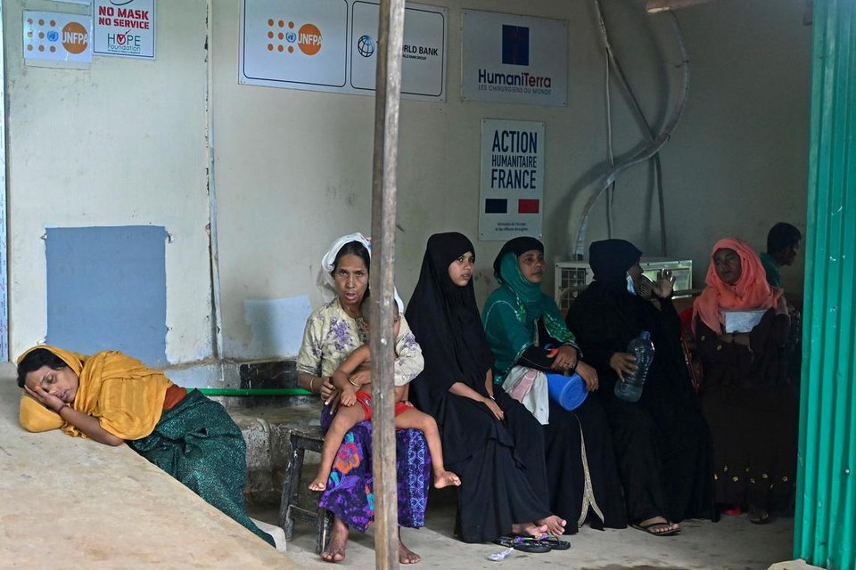 LCFRohingya's tweet photo. Dengue Outbreak in Rohingya Refugee Camps! 🚨
Dengue fever is rapidly spreading. Many Rohingyas are suffering from high fever, severe body pain, skin rashes, vertigo, and vomiting.
Nearly every family is affected. We urgently need medical prope support! 
#Rohingya #DengueCrisis https://t.co/xyXk4eG7WM