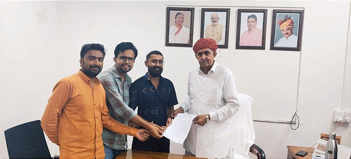 Shiva_Sarn's tweet image. आज कम्प्यूटर अनुदेशक महिपाल चौधरी के नेतृत्व में ज्ञापन विद फॉलो अप अभियान मे माननीय सांसद महोदय द्वारा कम्प्यूटर अनुदेशकों के हितार्थ माननीय @BhajanlalBjp @EduMinOfIndia @madandilawar @rajeduofficial महोदय को पत्र भेजा गया ,
आदरणीय सांसद महोदय लुम्बाराम जी का हार्दिक आभार ll