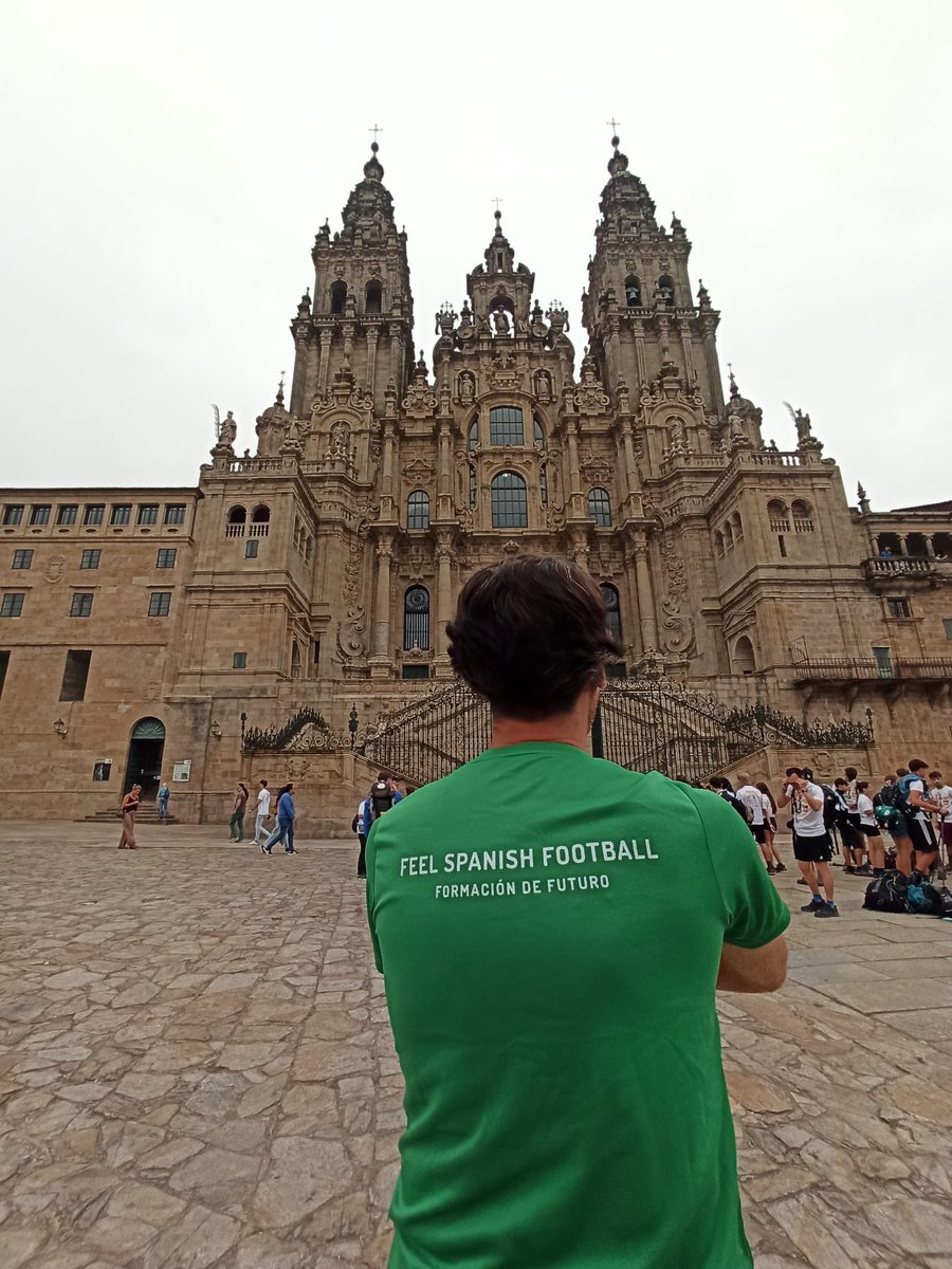 internatio48071's tweet photo. En Feel Spanish Football creemos en el poder del camino, del encuentro y del crecimiento interior.

Por eso, nos alegra caminar junto a @comfyaalc, @salesianosalc y @salesianoselcampello en su proyecto del Camino de Santiago.

Una experiencia que va mucho más allá del deporte. https://t.co/cRKBliHDHR