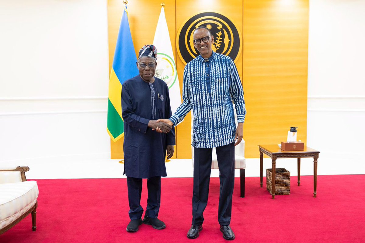 williamnewstv's tweet photo. Après plusieurs fausses informations ou de rumeurs circulent sur sa mort le voilà l'incontournable Paul KAGAME a reçu l'ancien président de Nigeria aujourd'hui dans un village rwandais https://t.co/QIdpkNukDQ