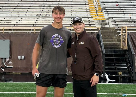 Timothy “EDGYTIM” OHalloran (@edgytim) on Twitter photo Brand New: Meet <a href="/RTHS_Football/">Rochelle Football</a> Rochelle 2027 TE <a href="/wschweitz23/">Warren Schweitzer</a> Warren Schweitzer who is our featured prospect of the day edgytim.rivals.com/news/meet-2027… Brand New: Meet <a href="/RTHS_Football/">Rochelle Football</a> Rochelle 2027 TE <a href="/wschweitz23/">Warren Schweitzer</a> Warren Schweitzer who is our featured prospect of the day edgytim.rivals.com/news/meet-2027…