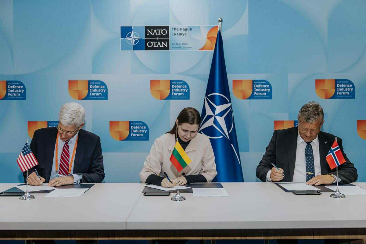 🇱🇹 MoND, FinMin, 🇺🇸 <a href="/northropgrumman/">Northrop Grumman</a> &amp; 🇳🇴 NAMMO have signed a MoU to produce 20–50 mm ammunition at Giraitė Armament Factory.

This is a key step in boosting 🇱🇹 national defence industry, strategic autonomy &amp; supply chain resilience.

📸: <a href="/NATO/">NATO</a>
