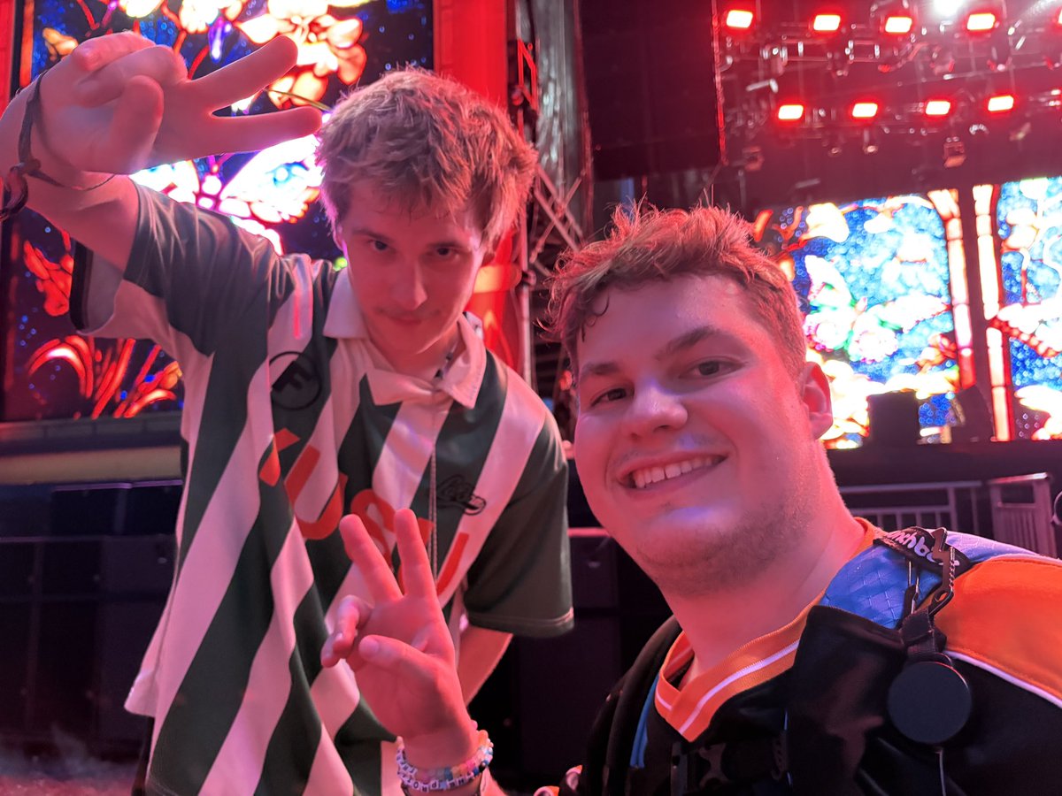 GabeFields2's tweet photo. @JoeyValence please don’t hate me, I only told you “you shoulda played doughboy” cuz it’s my girlfriends favorite song. Your show was fantastic and I was only kidding 😢 https://t.co/b0ed5MMap8