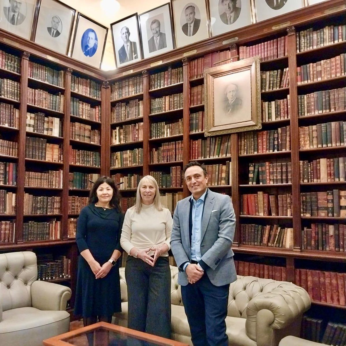 👉🏻 Nos reunimos con <a href="/ColegioCiudad/">Colegio de Abogados</a> para analizar las nuevas regulaciones <a href="/UIFArgentina/">UIF Argentina</a> s/el sector de los abogados. También le compartimos la #Guia s/el uso de #InteligenciaArtificial en el ejercicio de la profesión que emitimos desde el #Lab del <a href="/CPACF/">C.P.A.C.F</a> 💪🏼