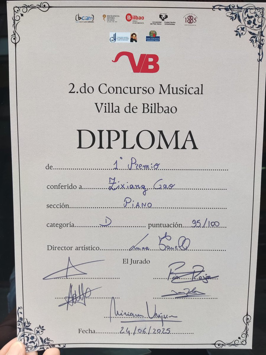 cmjm_santander's tweet photo. ¡Estamos de celebración! Nuestro alumno, Henry Zixiang Gao ha obtenido el 1er. Premio en su categoría en el II Concurso de Piano “Villa de Bilbao”. ¡Enhorabuena tanto a él como a su profesora, Laura Pérez de Fontecha! https://t.co/nAGvfOgp2Z