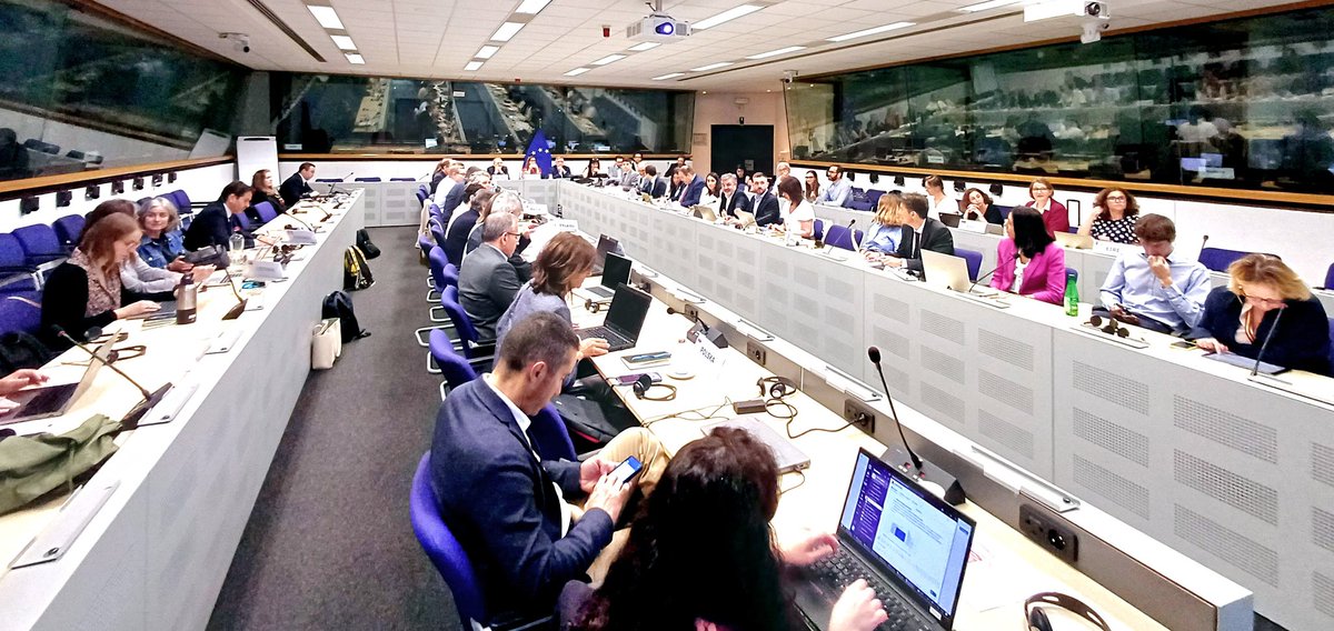 HacemosCorredor's tweet photo. Hoy #HacemosCorredor desde Bruselas. Y es que asistimos al foro del Corredor Atlántico europeo, con representantes de los cinco países y representantes de las principales infraestructuras y regiones por las que discurre este eje de infraestructuras multimodales. https://t.co/sJNs5WFHlM