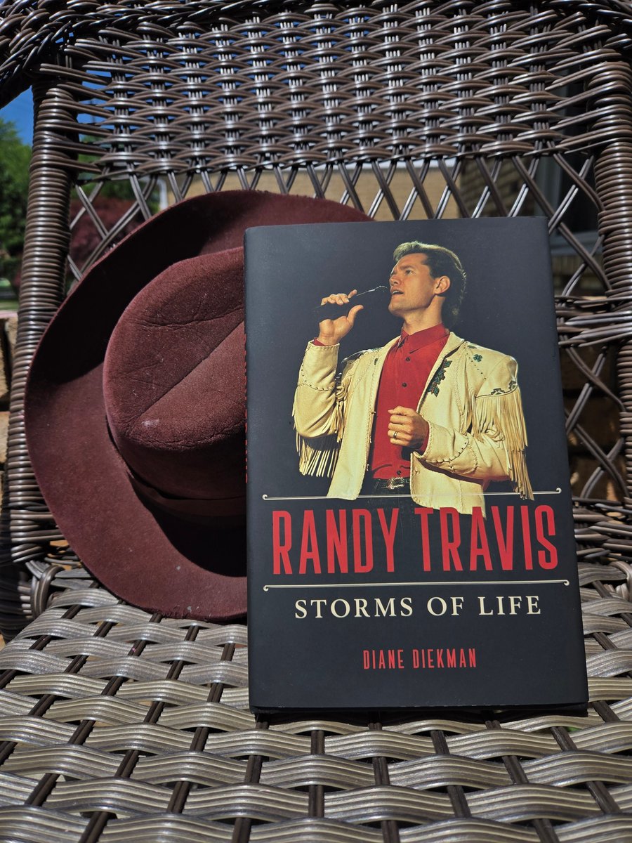 Illinois Press (@illinoispress) on Twitter photo Happy Pub Date to RANDY TRAVIS: Storms of Life by Diane Diekman!
press.uillinois.edu/books/?id=c046…
cc: <a href="/randytravis/">Randy Travis</a> @RHINO_Records
#Biography #Music #CountryMusic #RandyTravis #ReadUP #TeamUP #Nonfiction #UniversityPress #AcademicPublishing Happy Pub Date to RANDY TRAVIS: Storms of Life by Diane Diekman!
press.uillinois.edu/books/?id=c046…
cc: <a href="/randytravis/">Randy Travis</a> @RHINO_Records
#Biography #Music #CountryMusic #RandyTravis #ReadUP #TeamUP #Nonfiction #UniversityPress #AcademicPublishing
