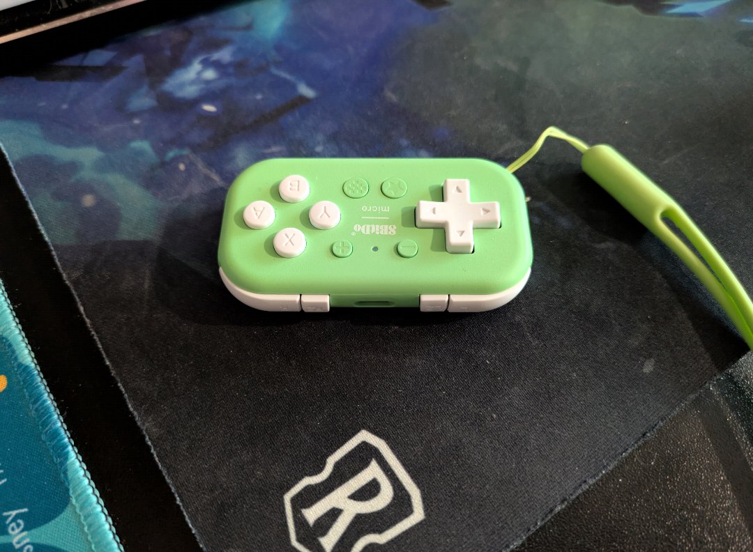My partner gifted me this wonderful mini-controller. It's great for using shortcuts while painting digitally. Switching between tools is so comfy now haha
