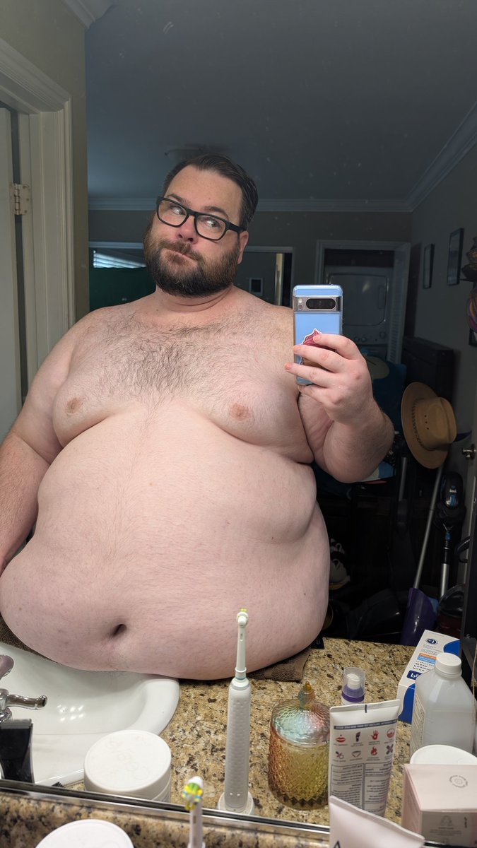 hippo_tutu's tweet photo. Trying to figure out what I need to pack for BiggerVegas.. #tummytuesday  #chub4chaser #chubbygaymer #chubbybear https://t.co/mak2wWoxYp