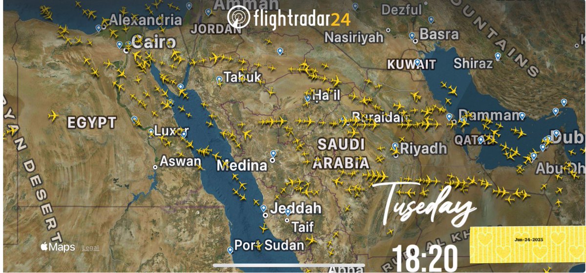 📌 الصورة قبل قليل للأجواء السعودية والمصريّة.
24-6-2025

✈️ - الطيران؛ أنظمة وقوانين عالمية موحّدة، لا مجال فيه للفهلوة والتسطيح و المماحكات الغبيّة.

✈️ - غير صحيح ان السعوديّة قلّلت من استقبال الطائرات، فالأجواء السعودية بفضل الله ظلّت مفتوحة على الدوام.

✈️ - لا مقارنة