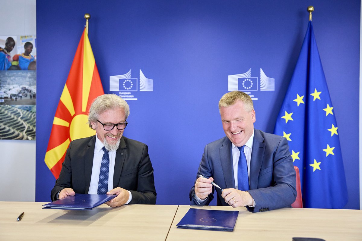 🇪🇺🇲🇰 Signed, sealed &amp; delivered! 

Today, Minister Fatmir Limani and I signed an agreement on North Macedonia’s participation in the 🇪🇺’s Citizens, Equality, Rights and Values programme.

This funding will support a democratic and inclusive society in 🇲🇰 based on the Rule of Law.