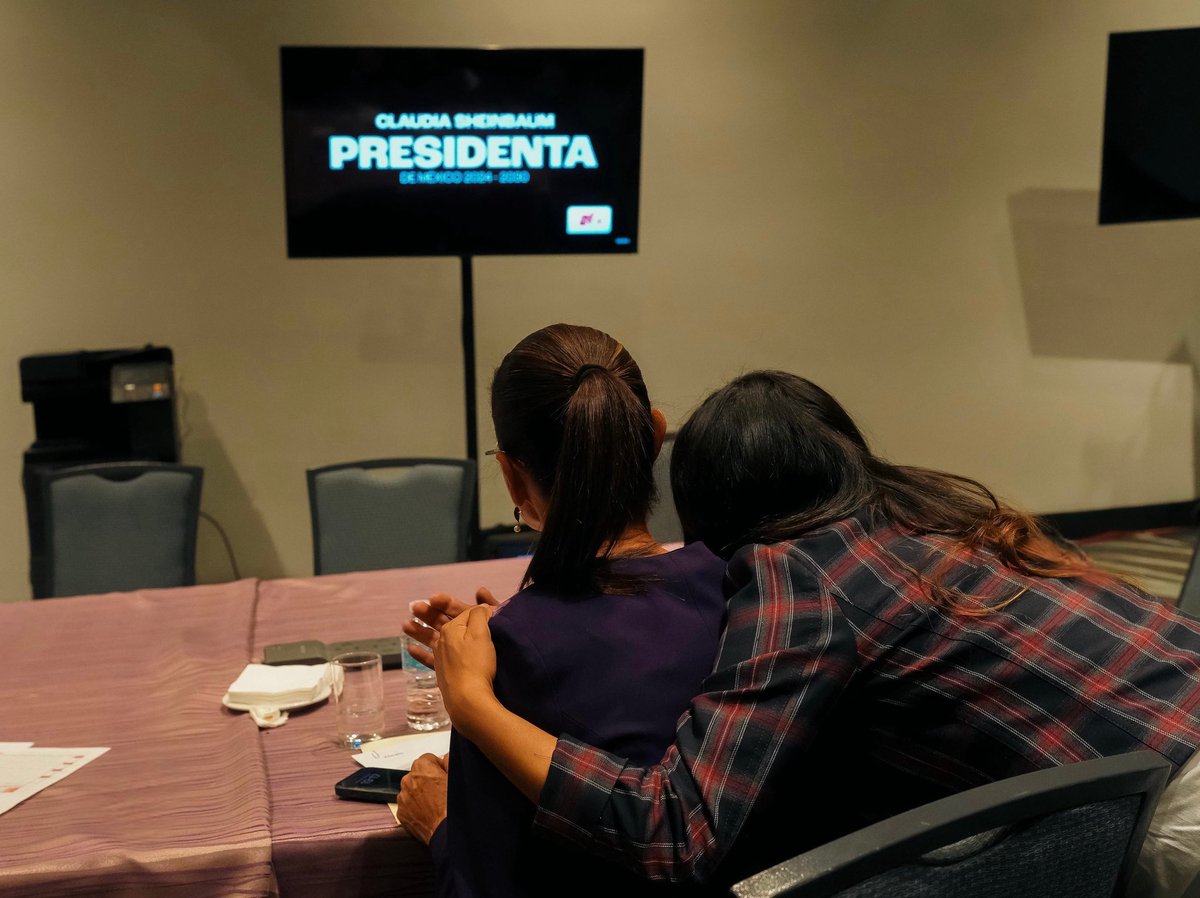 Paulina Silva (@paus_silva) on Twitter photo Feliz cumpleaños, presidenta <a href="/Claudiashein/">Claudia Sheinbaum Pardo</a> En este día especial, le deseamos salud, fortaleza y sabiduría para seguir guiando a nuestro país por el mejor camino. Que este nuevo año de vida le traiga alegrías personales y logros colectivos.
#FelizCumpleanosPresidenta Feliz cumpleaños, presidenta <a href="/Claudiashein/">Claudia Sheinbaum Pardo</a> En este día especial, le deseamos salud, fortaleza y sabiduría para seguir guiando a nuestro país por el mejor camino. Que este nuevo año de vida le traiga alegrías personales y logros colectivos.
#FelizCumpleanosPresidenta