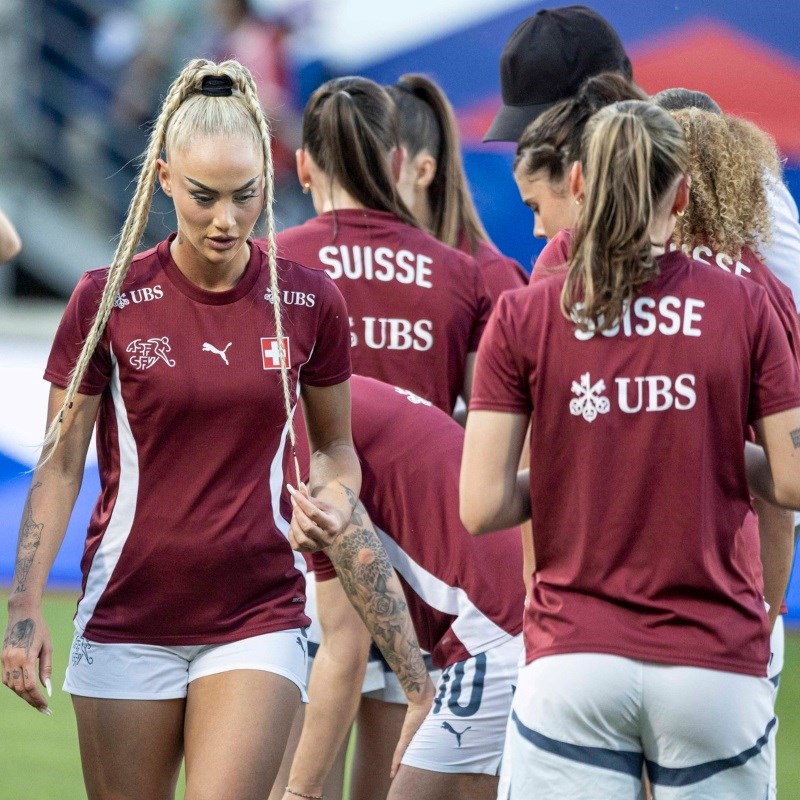 🚨 İsviçre Kadın Futbol Milli Takımı, Luzern U15 Erkek Futbol Takımı ile oynadığı hazırlık maçında 7-1 kaybetti!

🇨🇭 İsviçre Federasyonu, kulüp ile federasyon arasında yapılan bir anlaşma uyarınca gizli kalması gereken skoru saklamaya çalıştı ancak Luzern'den bir futbolcu sonucu