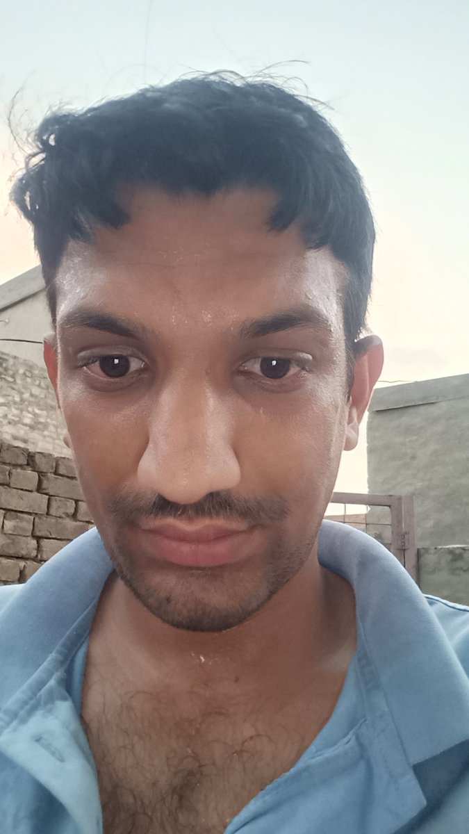न कोई शिकायत है, न कोई गिला है,
बस अंदर कुछ टूट गया सा लगा है।
कभी-कभी सब ठीक होते हुए भी किसी छोटी सी गलती की बड़ी सजा मिल जाती है।
फिलहाल दिल एक अजीब सी ख़ामोशी में डूबा हुआ है।