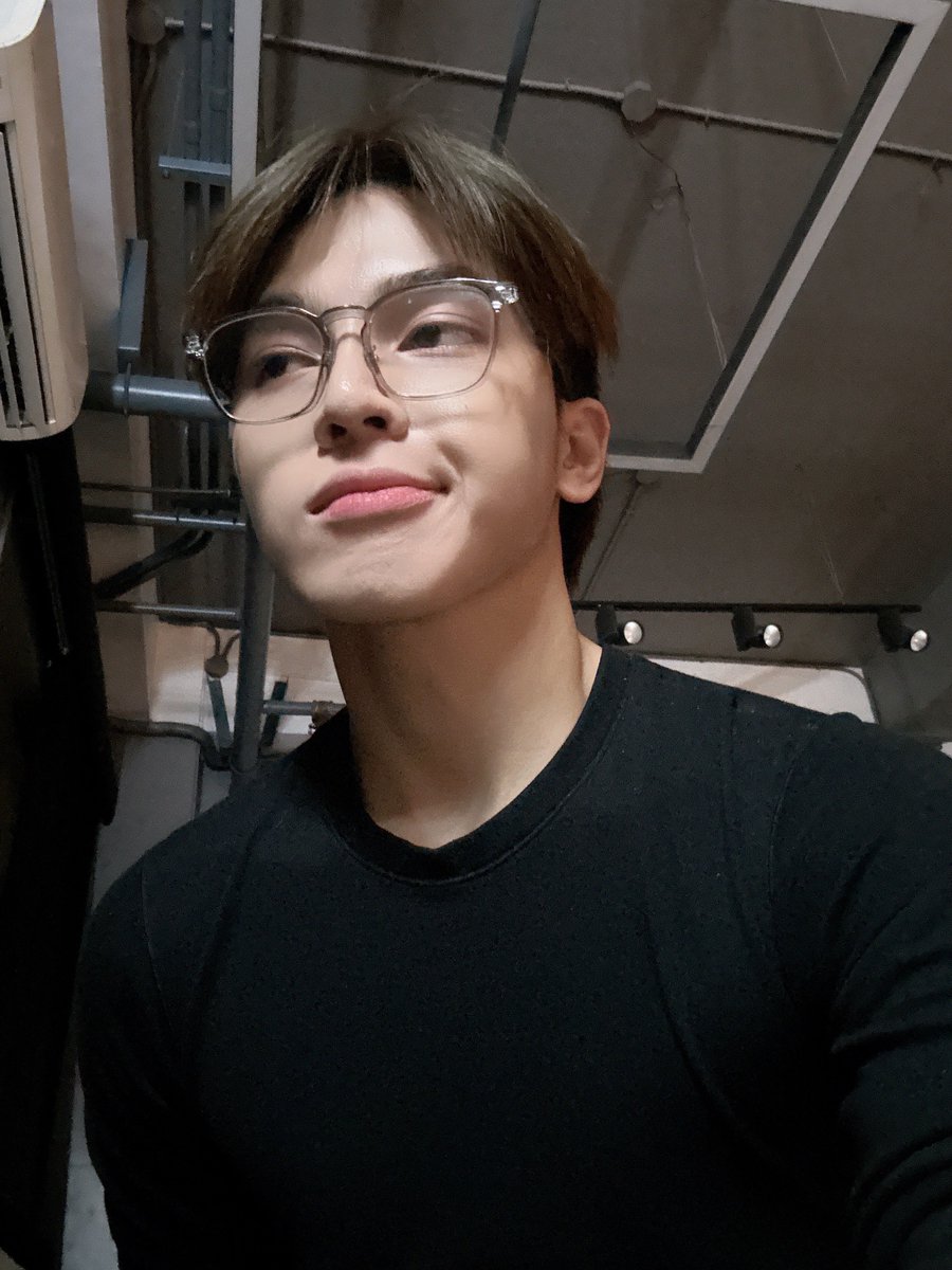 frnzchuaa's tweet photo. been feeling good about how i look lately ✨ https://t.co/8vHsJhqDRT