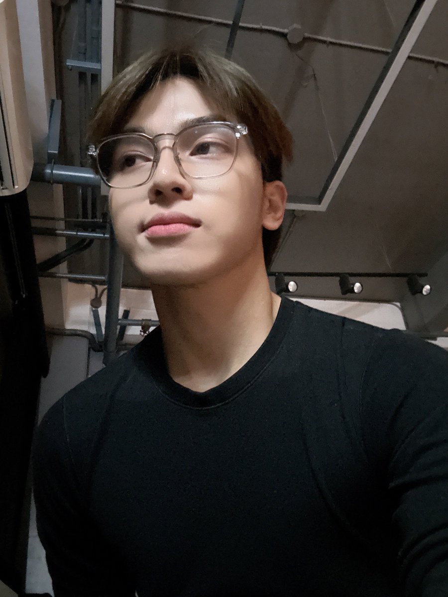 frnzchuaa's tweet photo. been feeling good about how i look lately ✨ https://t.co/8vHsJhqDRT