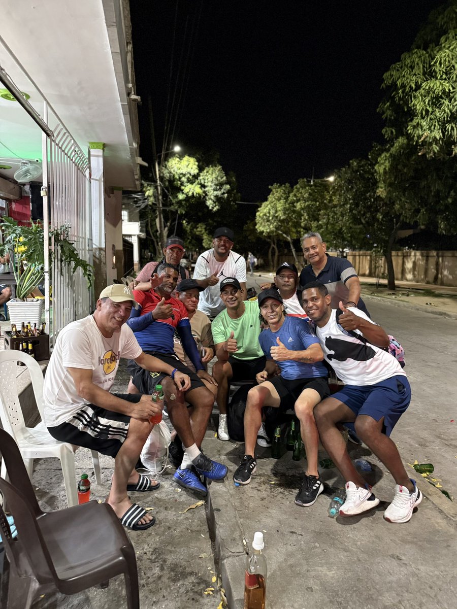 El viernes tuvimos la oportunidad de asistir al municipio del retén para la inauguración de un escenario deportivo y un homenaje al ex futbolista finel, gloria del fútbol local, gracias por la invitación