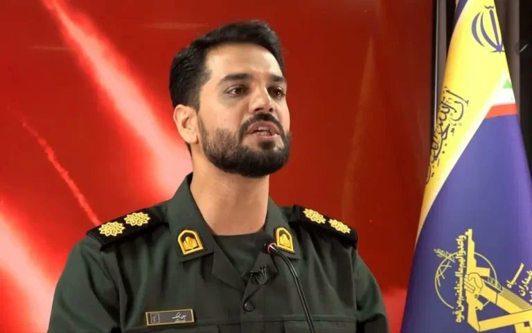 baranabedini's tweet photo. تندیس کوتاه‌ترین کراش تاریخ هم تعلق می‌گیره به سرهنگ تاجیک! https://t.co/zJy2qGcbW0