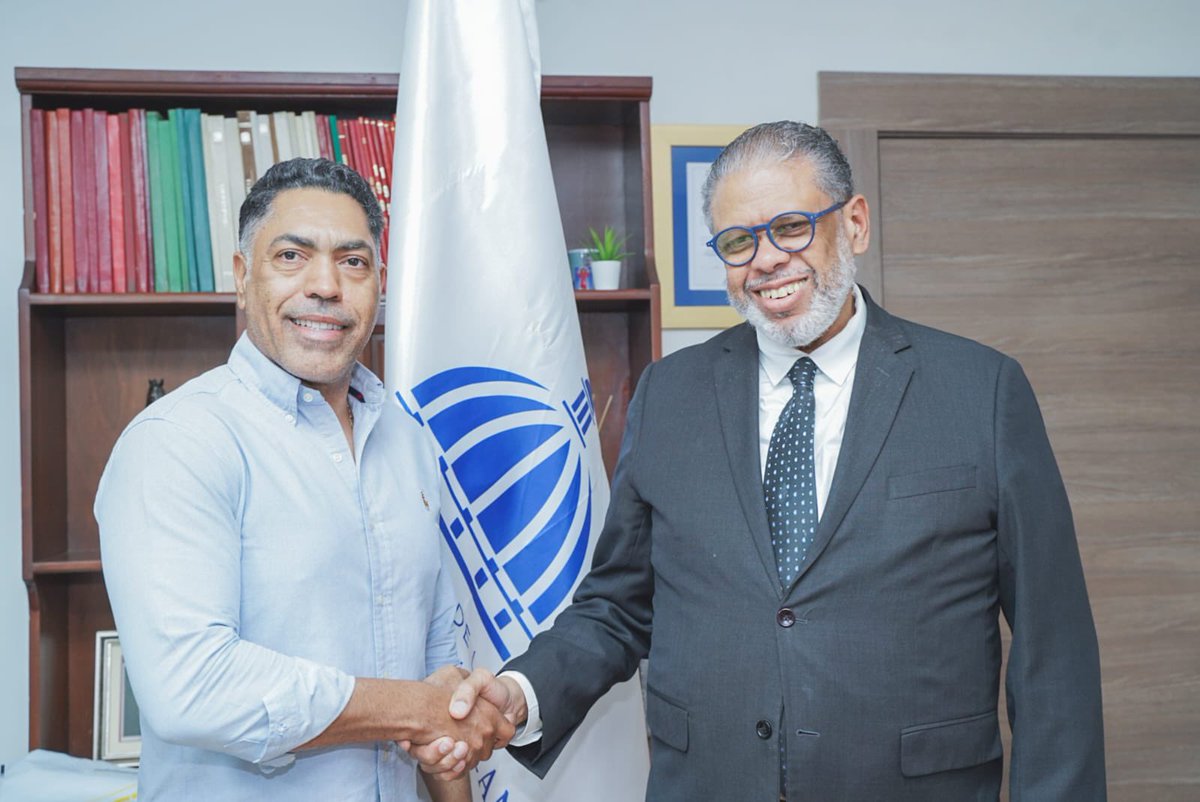 Desarrollo de la Comunidad (@dgdcrdo) on Twitter photo Nuestro director general, doctor <a href="/modestoguzmanrd/">Modesto Guzmán</a> recibió la visita de cortesía del director de la Junta Distrital Las Lagunas, de la provincia Azua, Wilkin Abreu, con quien abordó temas de interés para la comunidad.
#VisitaDeCortesia
#DesarrolloDeLaComunidad Nuestro director general, doctor <a href="/modestoguzmanrd/">Modesto Guzmán</a> recibió la visita de cortesía del director de la Junta Distrital Las Lagunas, de la provincia Azua, Wilkin Abreu, con quien abordó temas de interés para la comunidad.
#VisitaDeCortesia
#DesarrolloDeLaComunidad