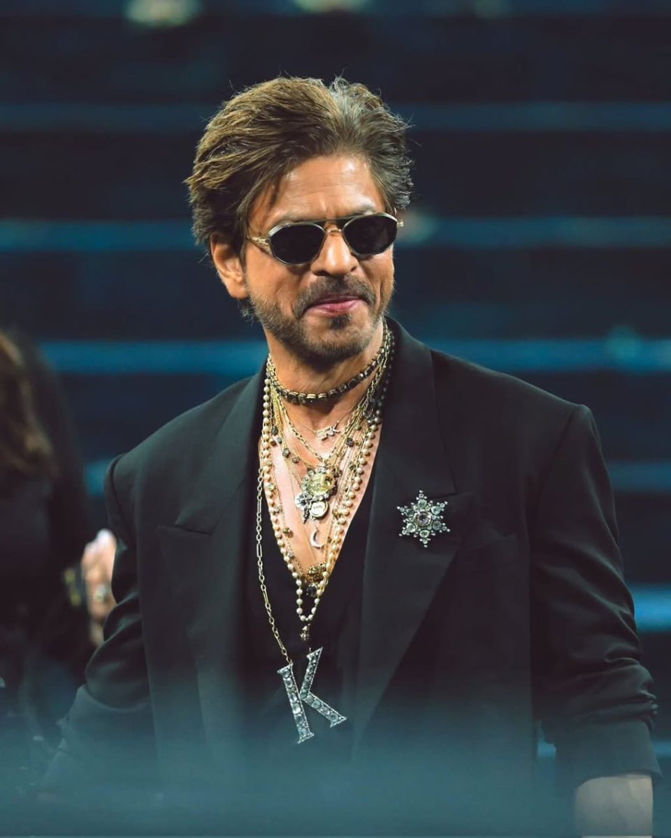 1989: A debut in Fauji 📺
1992: A bold Bollywood entry with Deewana
1993–1995: From Baazigar to DDLJ — the legend was born.
He redefined the HERO.

33 YEARS OF MEGASTAR SRK

#33YearsOfSRK <a href="/iamsrk/">Shah Rukh Khan</a>