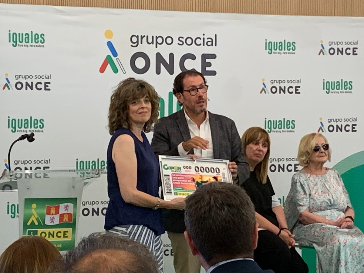 Rocío Molpeceres (@rocimolpeceres) on Twitter photo acercándonos a la sordo-ceguera <a href="/AspaceVall/">ASPACE Valladolid</a> <a href="/AspaceCyL/">Federación ASPACE CyL | Parálisis Cerebral</a> acercándonos a la sordo-ceguera <a href="/AspaceVall/">ASPACE Valladolid</a> <a href="/AspaceCyL/">Federación ASPACE CyL | Parálisis Cerebral</a>