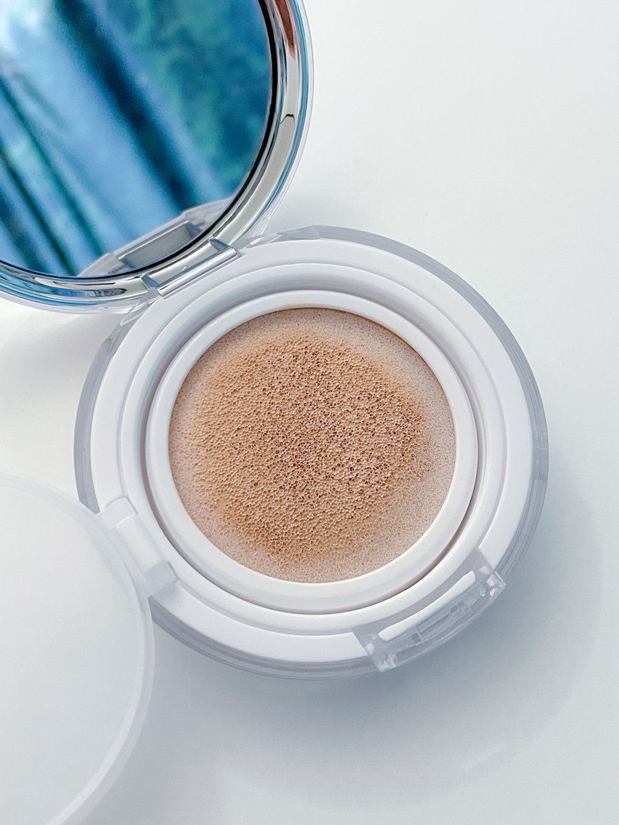 어바웃톤 쿠션 피부표현도 예쁘고 지속력도 굿이네

수부지 기준 촉촉 속광 연출까지 가능
유분이 살짝 올라오긴 하는데 쉽게 무너지지 않음
양조절만 해주면 얇게 밀착되고 모공커버도 쉬워요
페일님덕에 너무 잘산템!