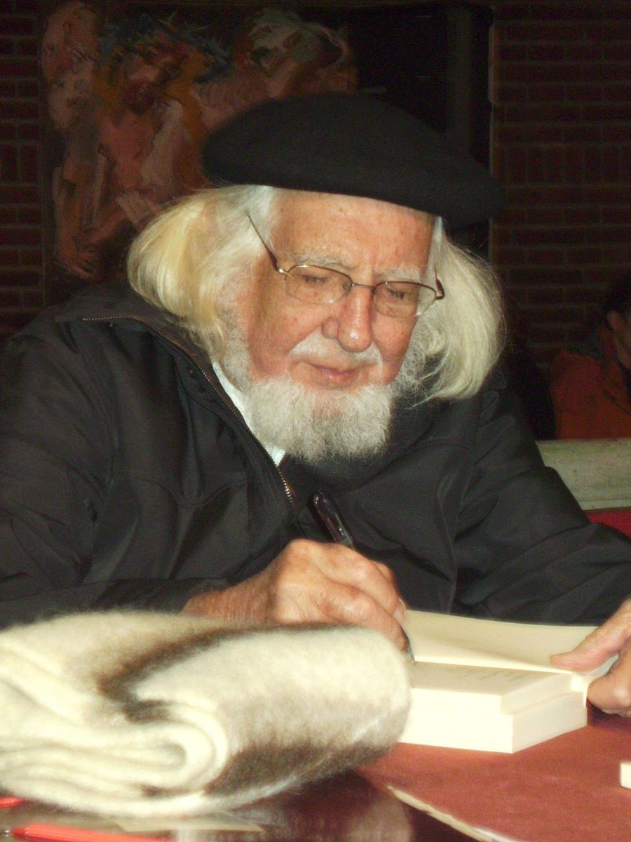 Einst verehrt, heute vergessen? Im Januar 2025 wäre der nicaraguanische Dichter und Priester Ernesto Cardenal 100 Jahre alt geworden. Was ist von ihm geblieben? Mein Blick auf sein Vermächtnis:
"Ein Revolutionär der Liebe"
diedrei.org/lesen/ein-revo…
(Foto HerbertErwin)