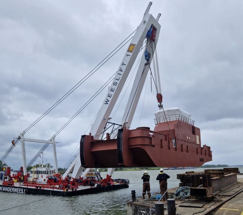 HeavyLift_News's tweet image. Koninklijke van der Wees Transporten are Ready to Lift with Wees Lift 1 heavyliftnews.com/koninklijke-va… #heavylifting #cranevessel