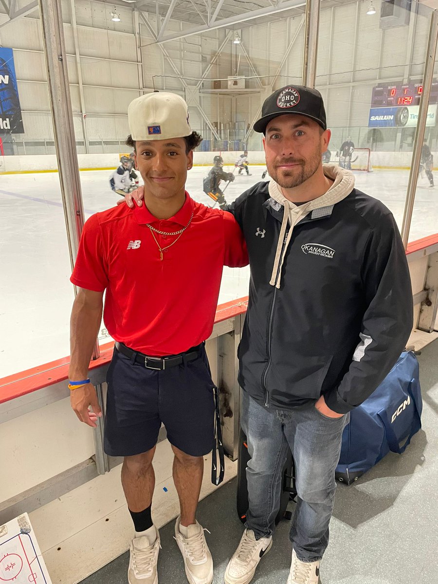 🏒 Big thanks to OHO alum Jordan Laroda (Jersey Hitmen NCDC) for joining us at the TEP tournament this weekend! It was awesome having you back on the ice with your old teammates — once part of the family, always part of the family! 🙌 #OHOAlumni #HockeyFamily #OHO