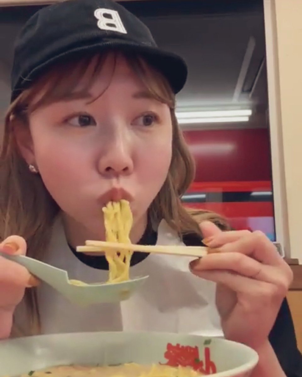yuhimermaid's tweet photo. ラーメン🍜ばっかり
食べて〇kg太っちゃった🐷

みんなおやすみ☺️♡♡笑。 https://t.co/yCrgjrL3Qy