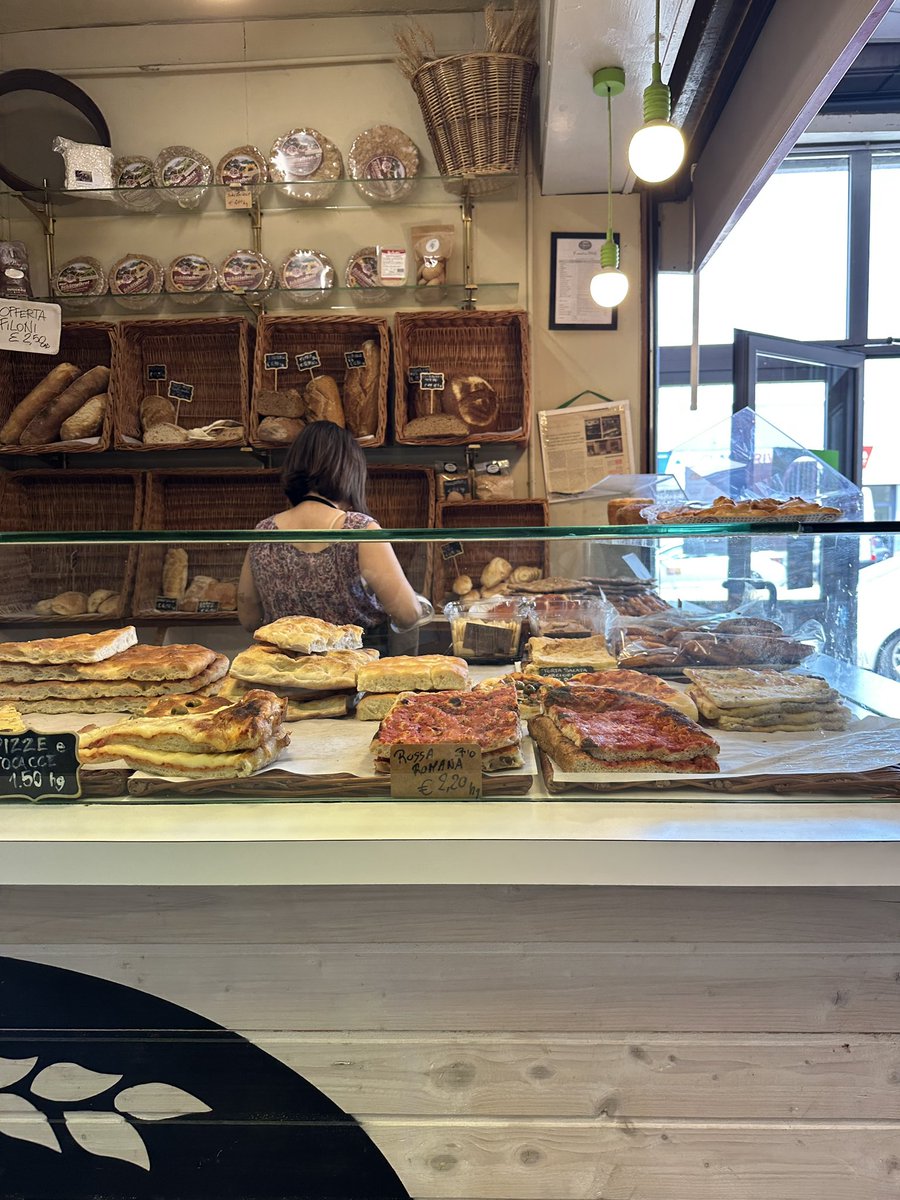 Laurastacksats's tweet image. Back home 🇮🇹 You don’t need to escape the system all at once. Sometimes it starts with fresh tomatoes, a walk to the market, and saying no to soda. That’s already freedom. 🍅 ✨