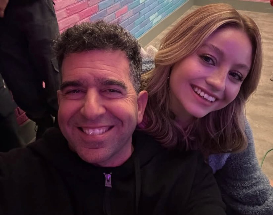 — Karol z reżyserem podczas nagrań do #SoyLuna4