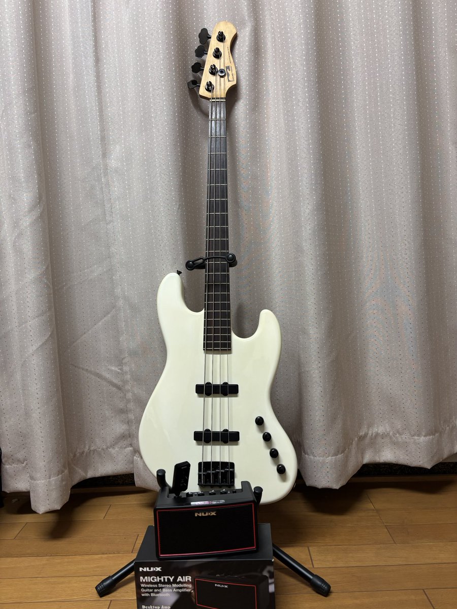 NoraSeabass's tweet photo. 30数年ぶりに恐る恐るアンプに繋いだTK02
びっくりすることにボリューム・トーンコントロールにガリノイズが全く無し⁉️
安いギターとか半年放置でガリノイズ出たりするのに…。動かす事無く置いていたから覚悟してただけにびっくり。
アクティブの方はどうだろう⁇後日確認
#soundtrade
#tk02 https://t.co/OCoclUWBL3