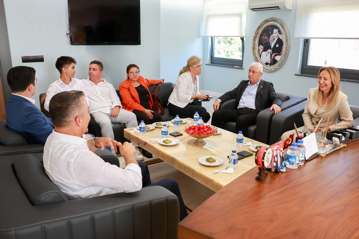 Cumhuriyet Halk Partisi Genel Başkan Yardımcımız Sn. Aylin Nazlıaka, CHP PM Üyesi Sn. Niyazi Şen, CHP Antalya İl Başkanımız Sn. Nail Kamacı ve il yönetimi, CHP Manavgat İlçe Başkanımız Sn. Oykun Başar ve ilçe yönetimi ile gençlik kollarımızı ve kadın kollarımızı belediyemizde