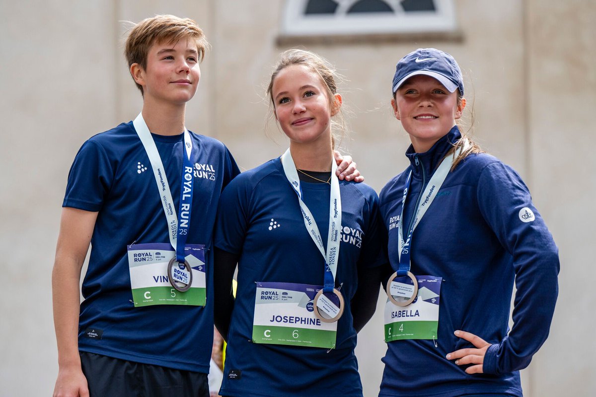PhotoMattJames's tweet photo. Prince Vincent, Princess Josephine, and Princess Isabella are seen right after completing a 5k run, part of the Royal Run event. The Danish Royals proudly showed off their medals for the photographers. 

#RoyalRun #DanishRoyals #PrinceVincent #PrincessJosephine #PrincessIsabella https://t.co/P3vJdvarfX